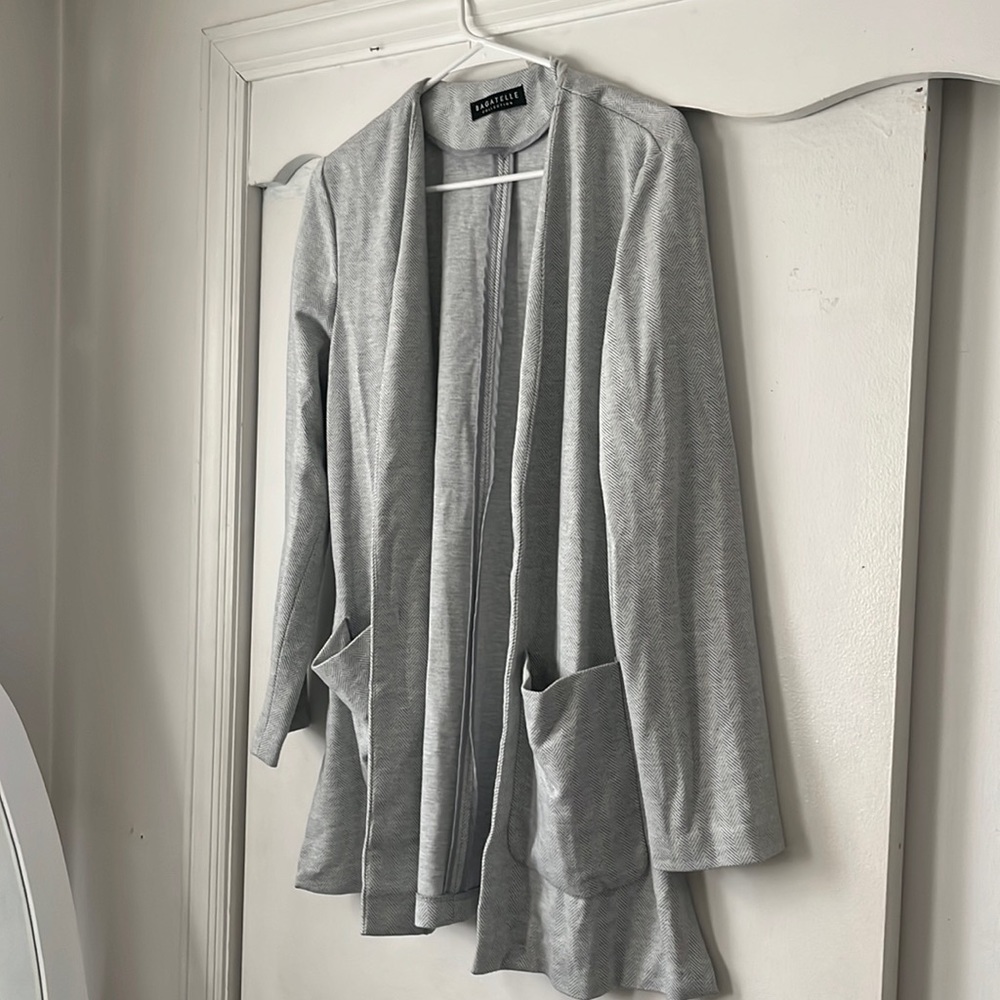 Gray patterned sweater with pockets